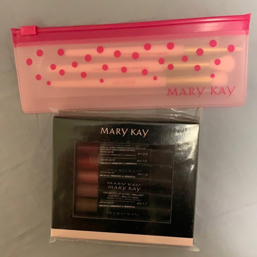 Brand new mini Mary Kay lipgloss set and mini makeup brush set